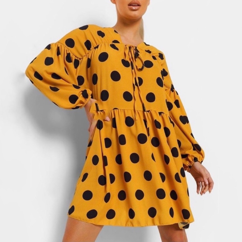 ✨BOOHOO / POLKA DOT TIERED BABYDOLL DRESS💛✨